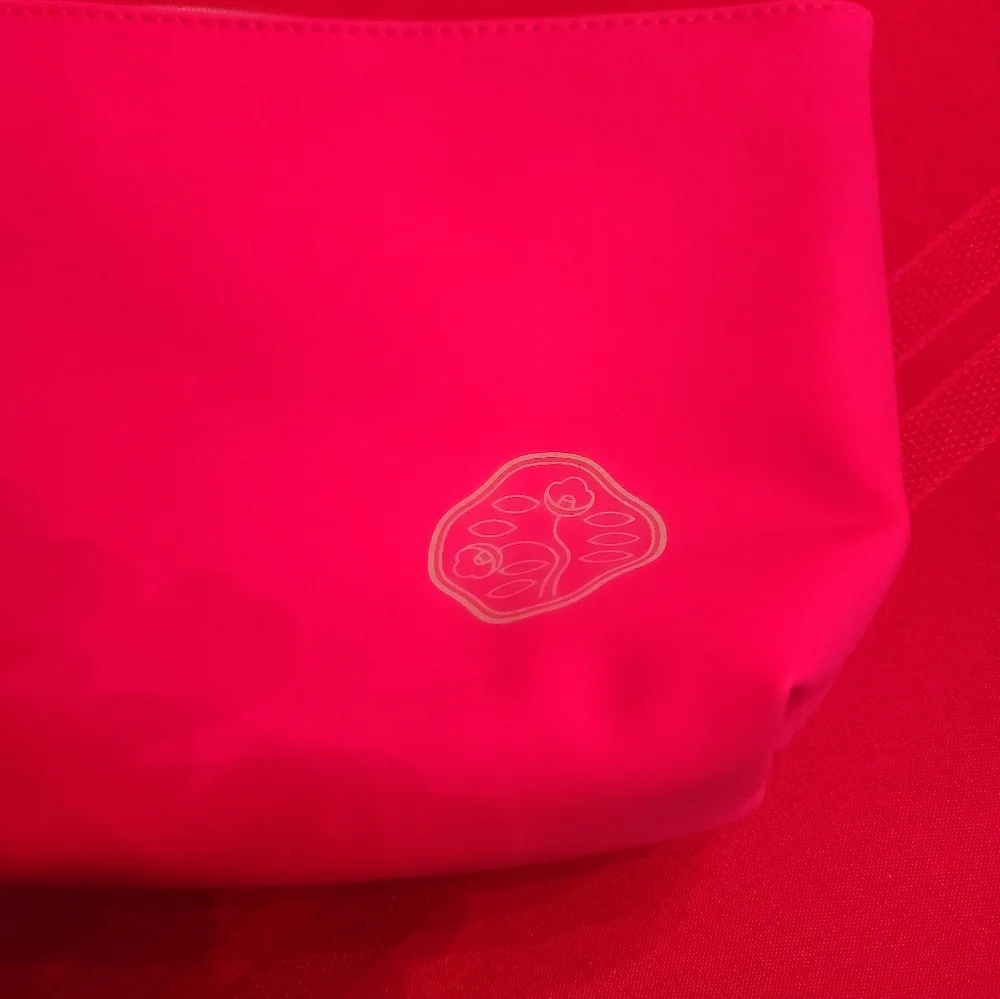 NWT Shiseido Vibrant Pink Women's Makeup Bag